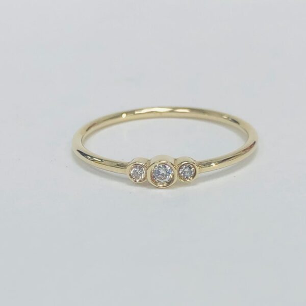 14K SOLID GOLD THREE STONE DIAMONDS RING