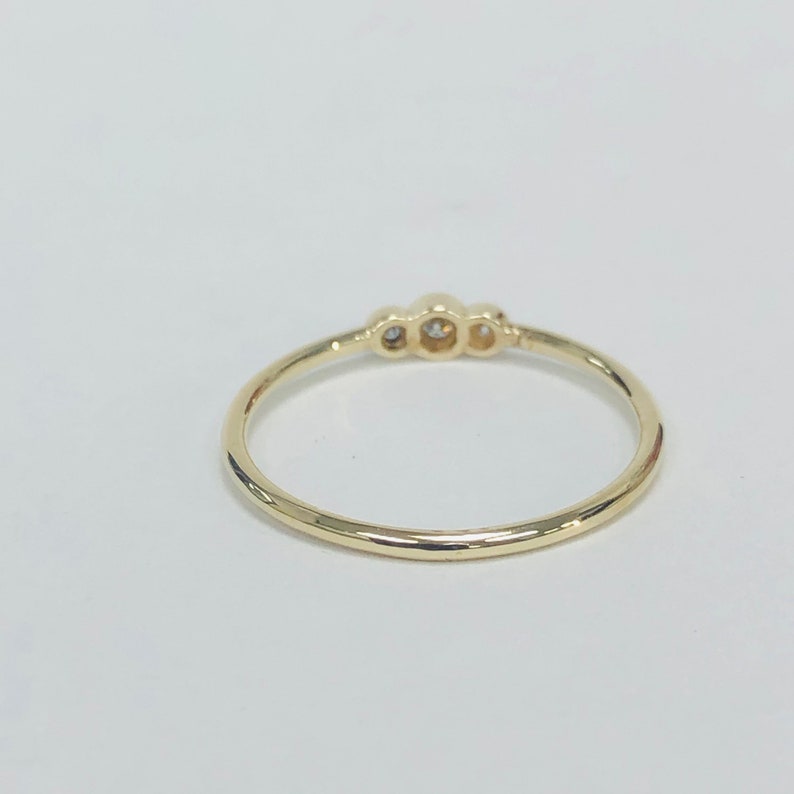 14K SOLID GOLD THREE STONE DIAMONDS RING