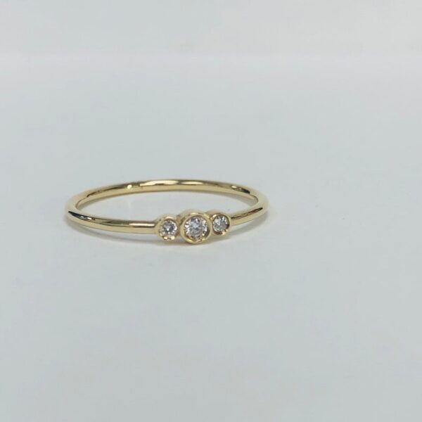 14K SOLID GOLD THREE STONE DIAMONDS RING