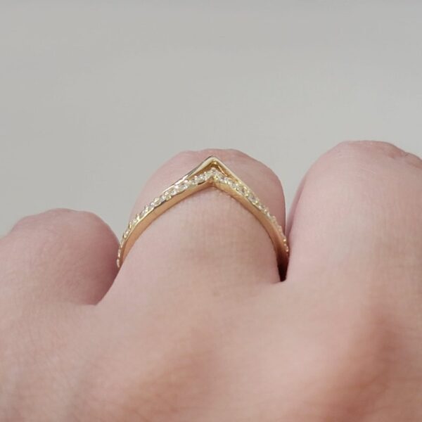 14K GOLD DIAMOND DOUBLE CHEVRON RING