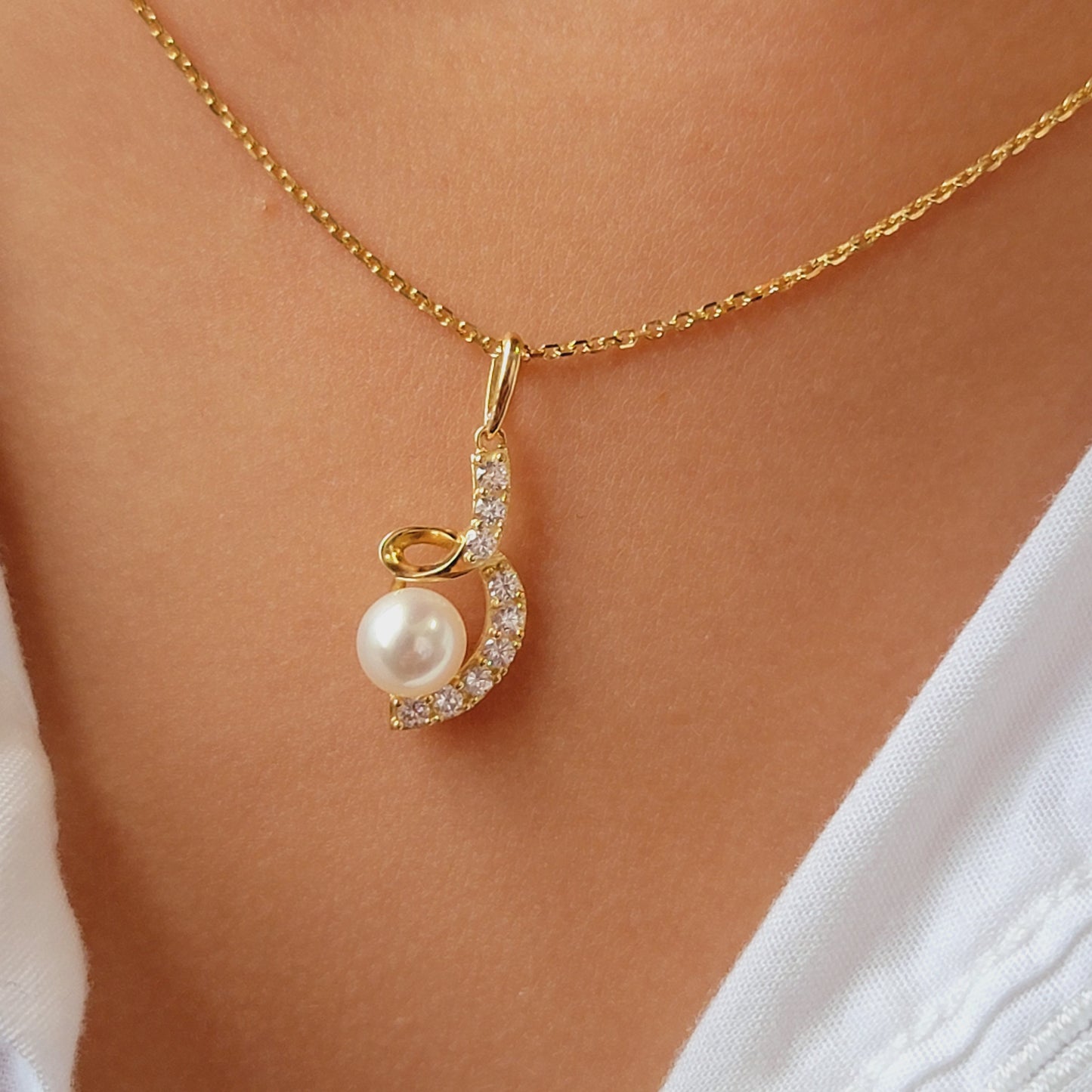 14k Diamond Pearl Necklace